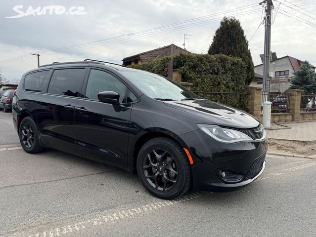 Chrysler Pacifica